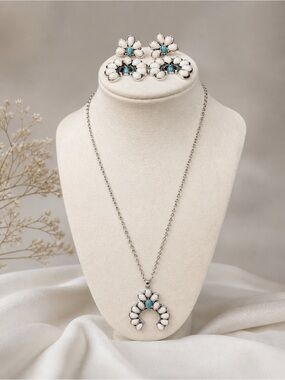 Western Turquoise Floral Jewelry Set Necklace Earrings Silver Tone Statement